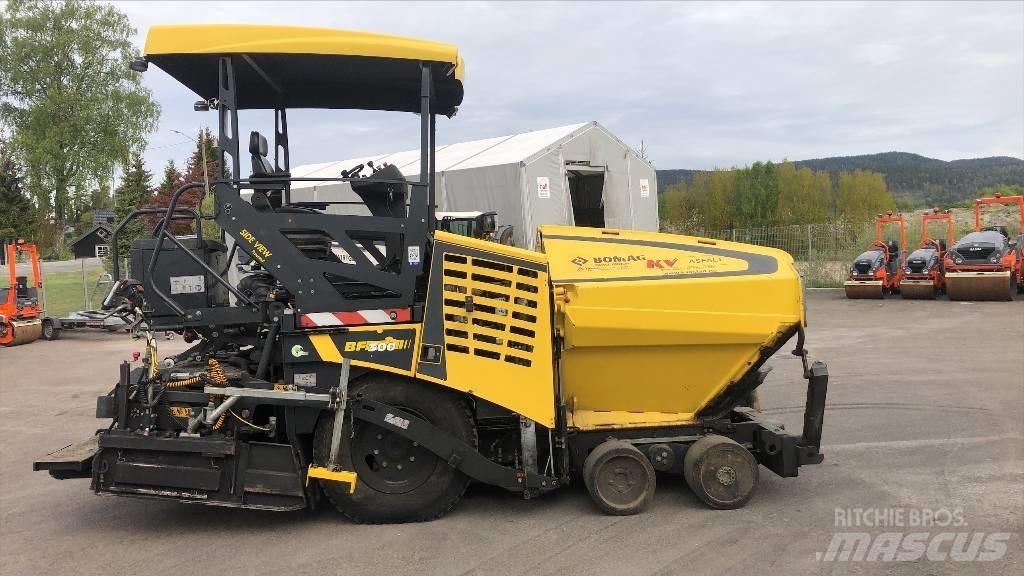 Bomag BF 300 P-2 Asfaltadoras