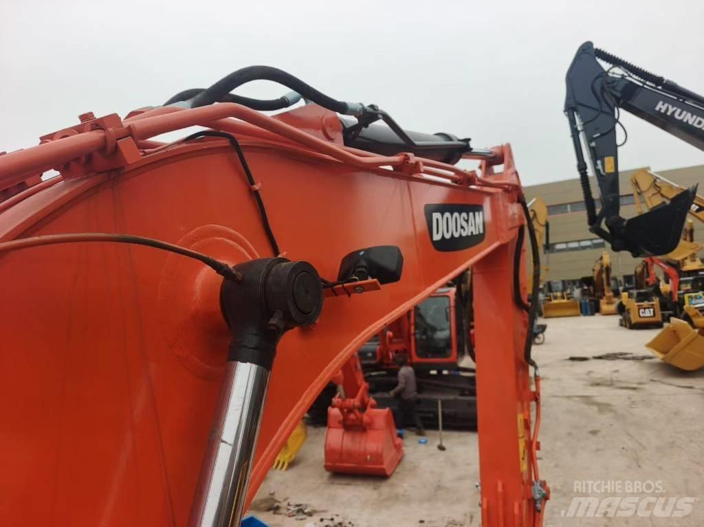 Doosan DX 140 Excavadoras de cadenas