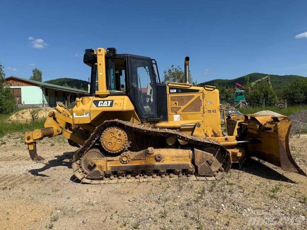 CAT D6N XL Buldozer sobre oruga