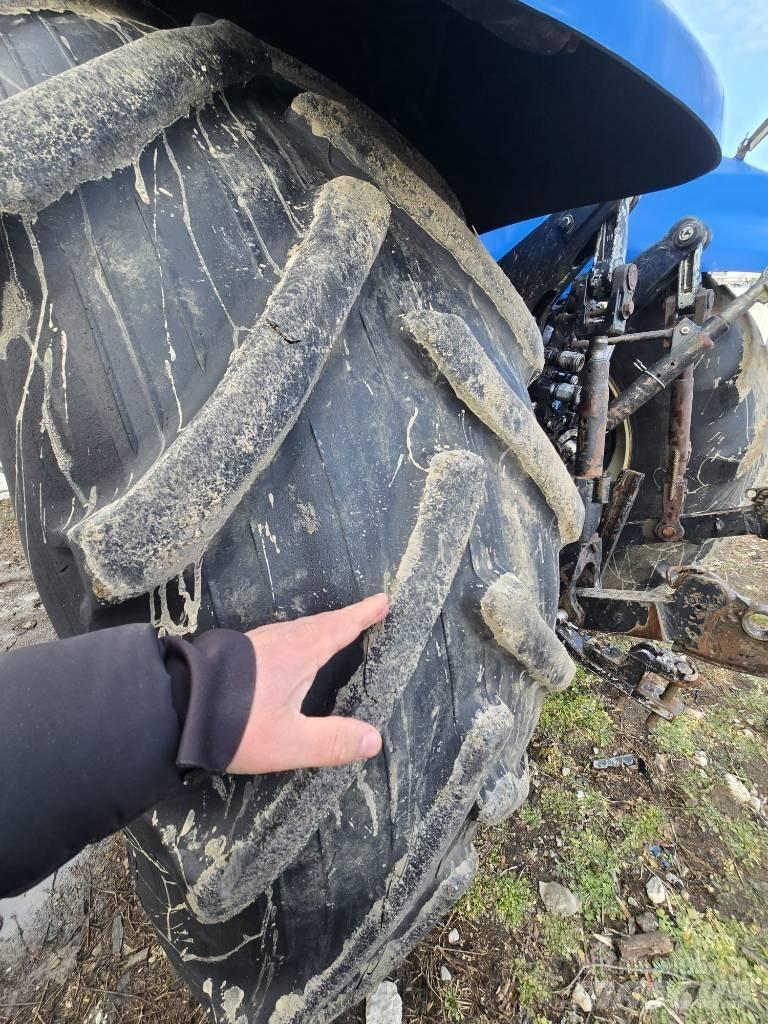 New Holland T 8030 Tractores