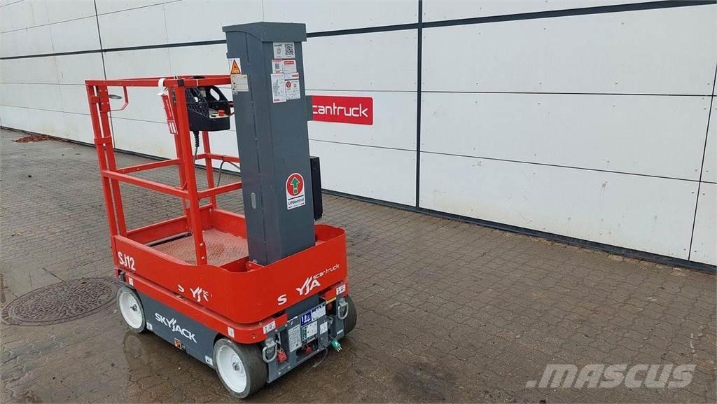 SkyJack SJ12 Ascensores de personal y montacargas de acceso