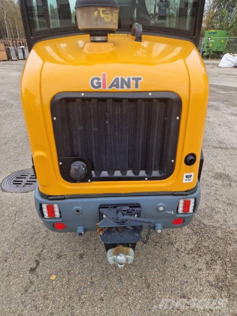 GiANT G 2500 HD Cargadoras sobre ruedas