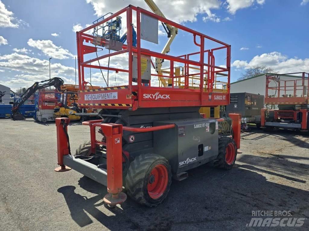 SkyJack SJ 6832 RT Plataformas tijera