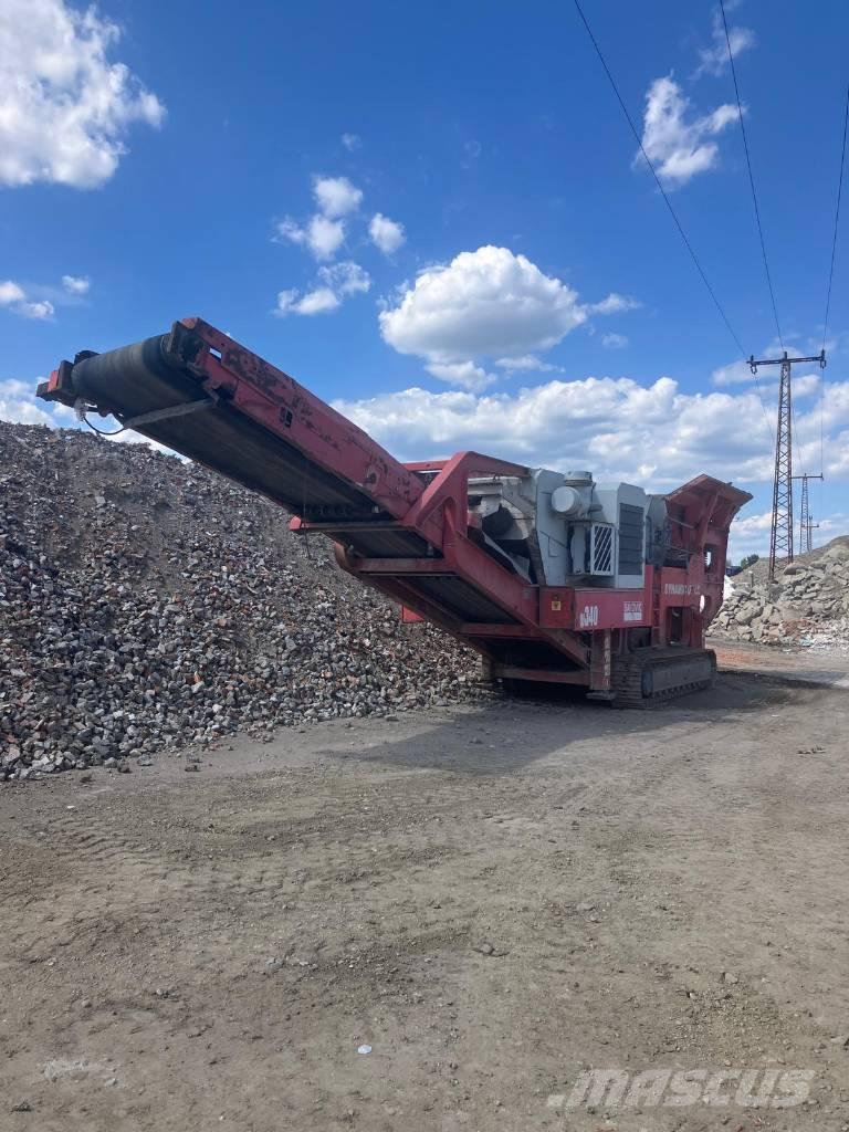 Sandvik QJ 340 Trituradoras móviles