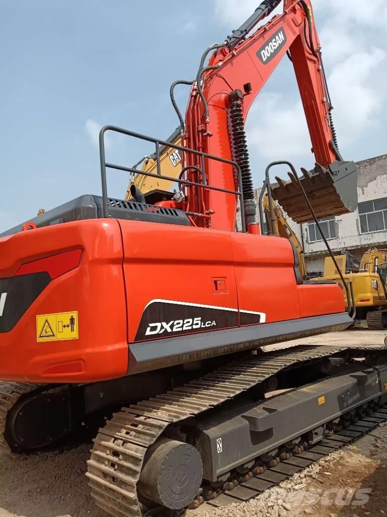 Doosan DX 225 Excavadoras de cadenas
