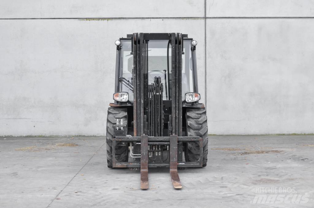 Manitou MC 25-4 D Carretillas diesel