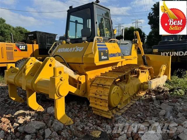Komatsu D 85 EX Buldozer sobre oruga
