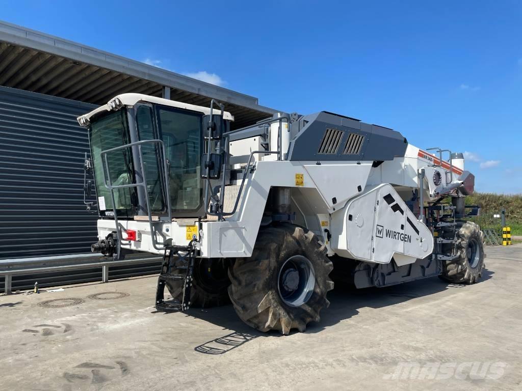 Wirtgen WR 240I Equipos para la estabilización de suelos y reciclaje de asfalto