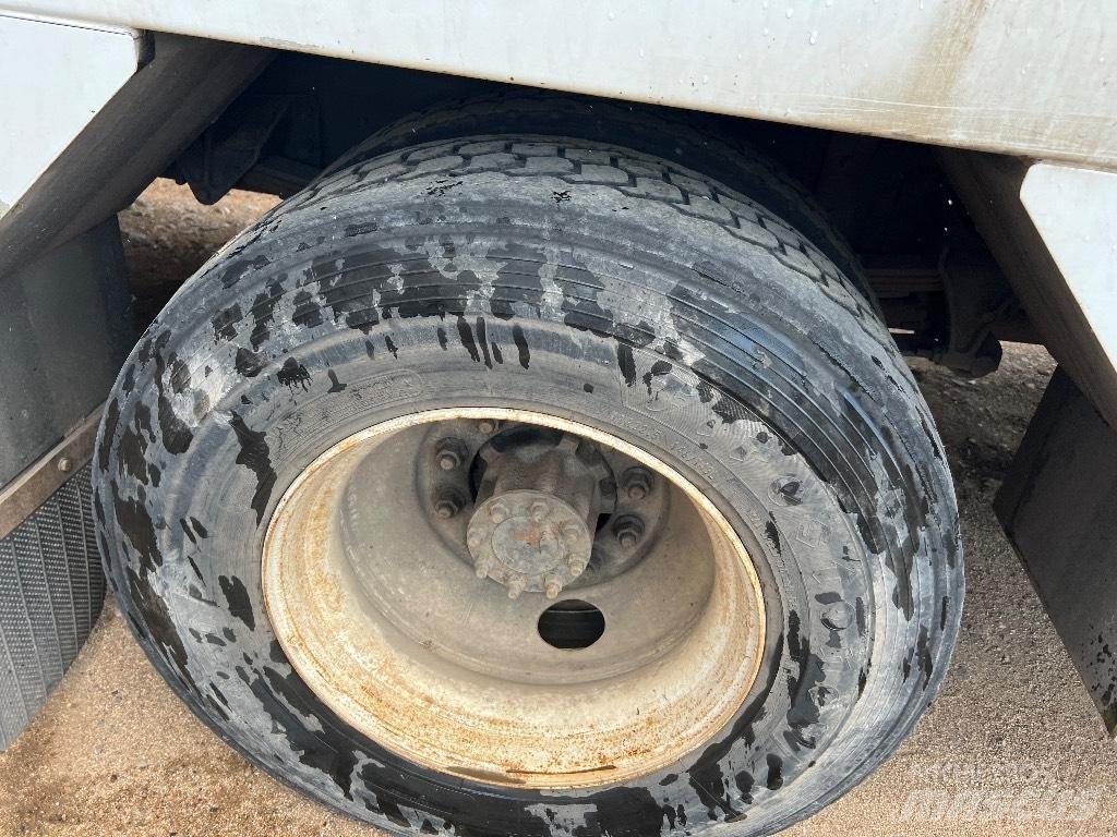 Ford F 750 XL Vehículos - Taller