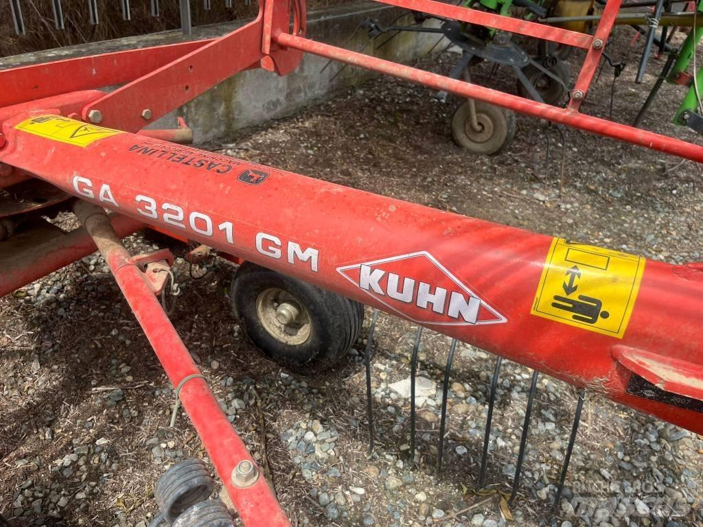 Kuhn GA 3201 G M Rastrillos y henificadores