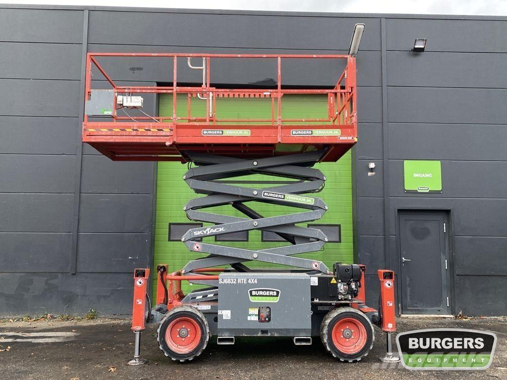 SkyJack SJ6832 RTE Plataformas tijera