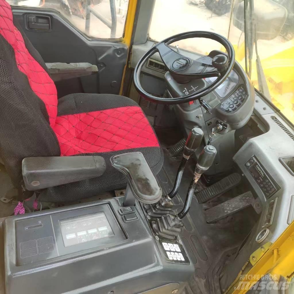 Komatsu WA 600 Cargadoras sobre ruedas