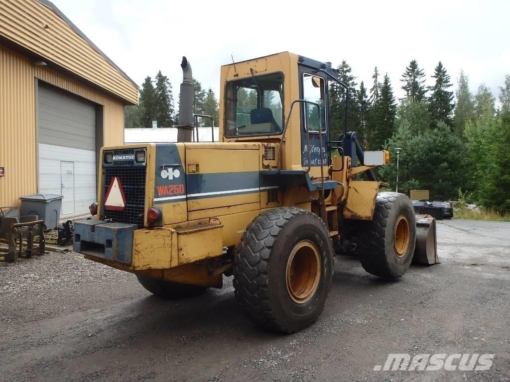 Komatsu WA 250-1 Cargadoras sobre ruedas