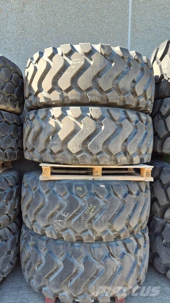 Michelin 23.5 R25 Neumáticos, ruedas y llantas