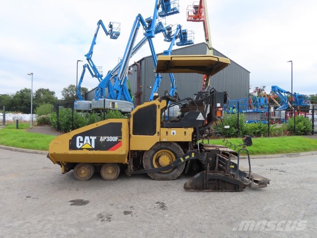 CAT AP 300 Asfaltadoras