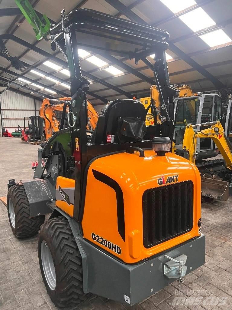 GiANT G2200 HD DEMO Cargadoras sobre ruedas