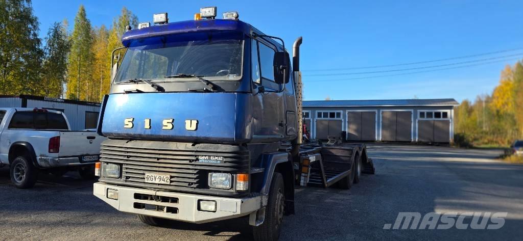 Sisu SM 300 Camiones de transporte de maquinaria forestal