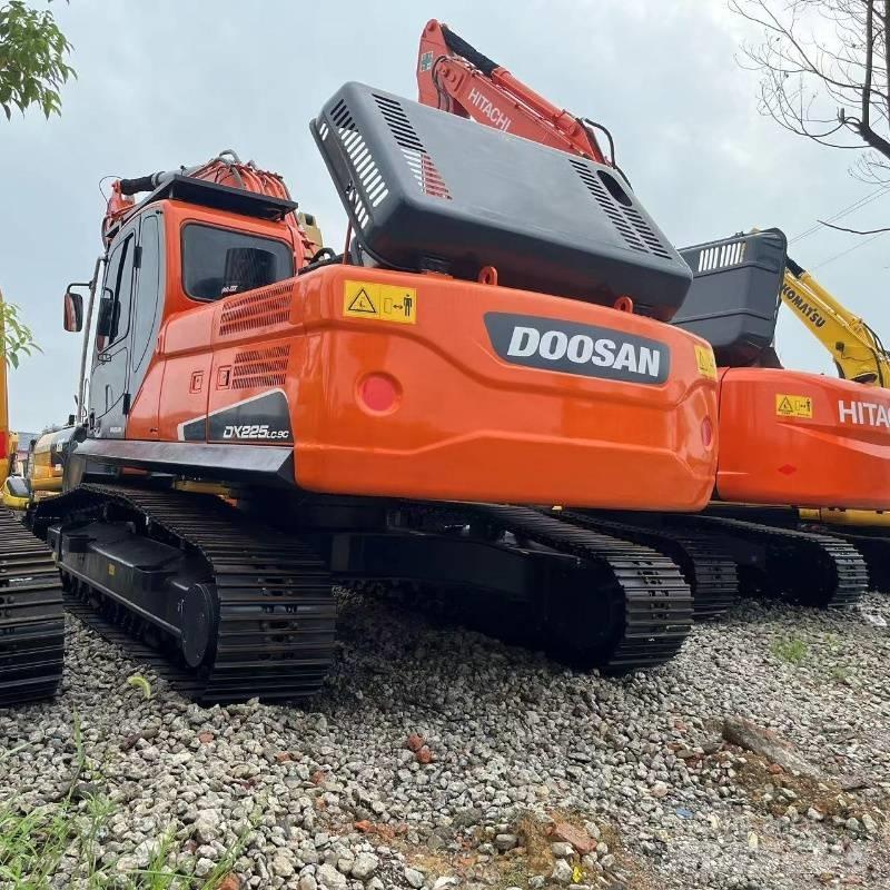 Doosan DX 225 Excavadoras de cadenas