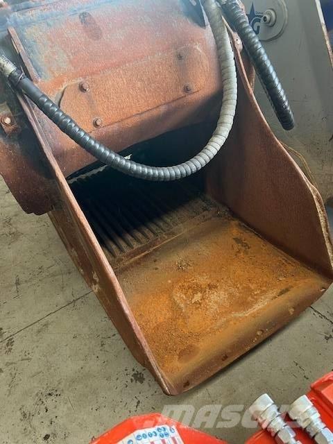 MB Crusher BF 70.2 Cubas tritutadora