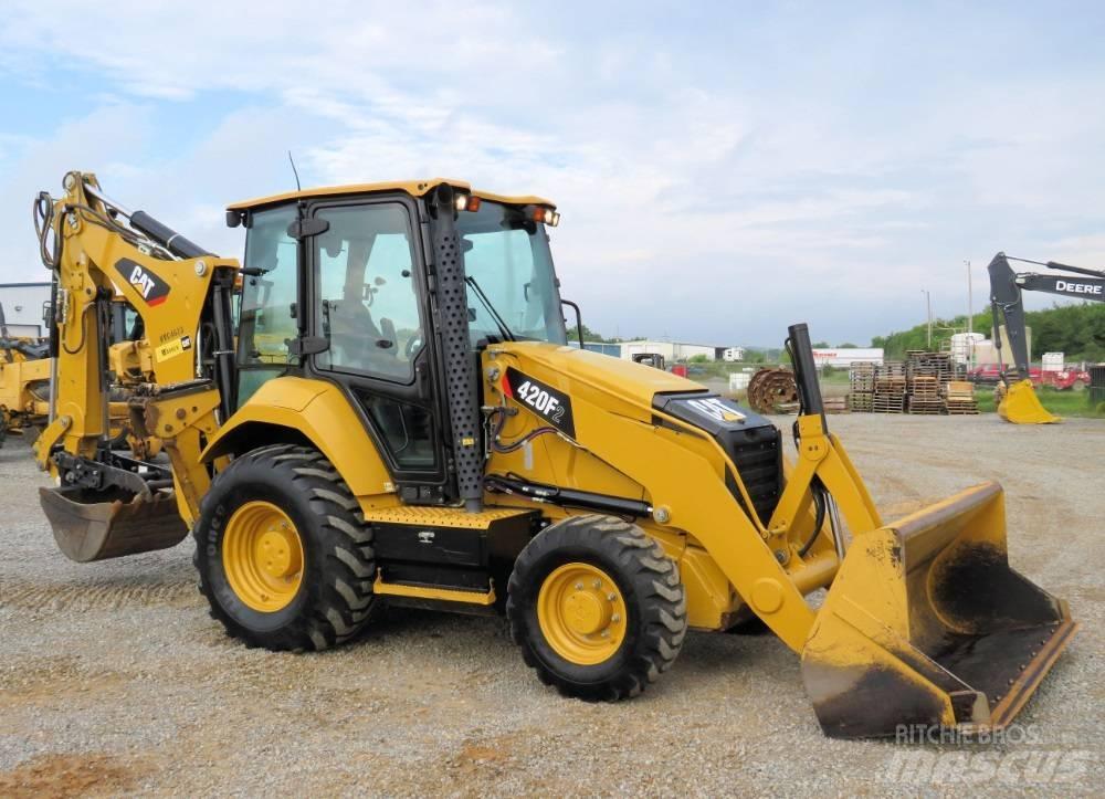 CAT 420F2 Retrocargadoras