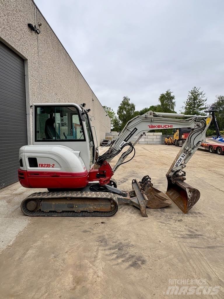 Takeuchi TB 235 Mini excavadoras < 7t