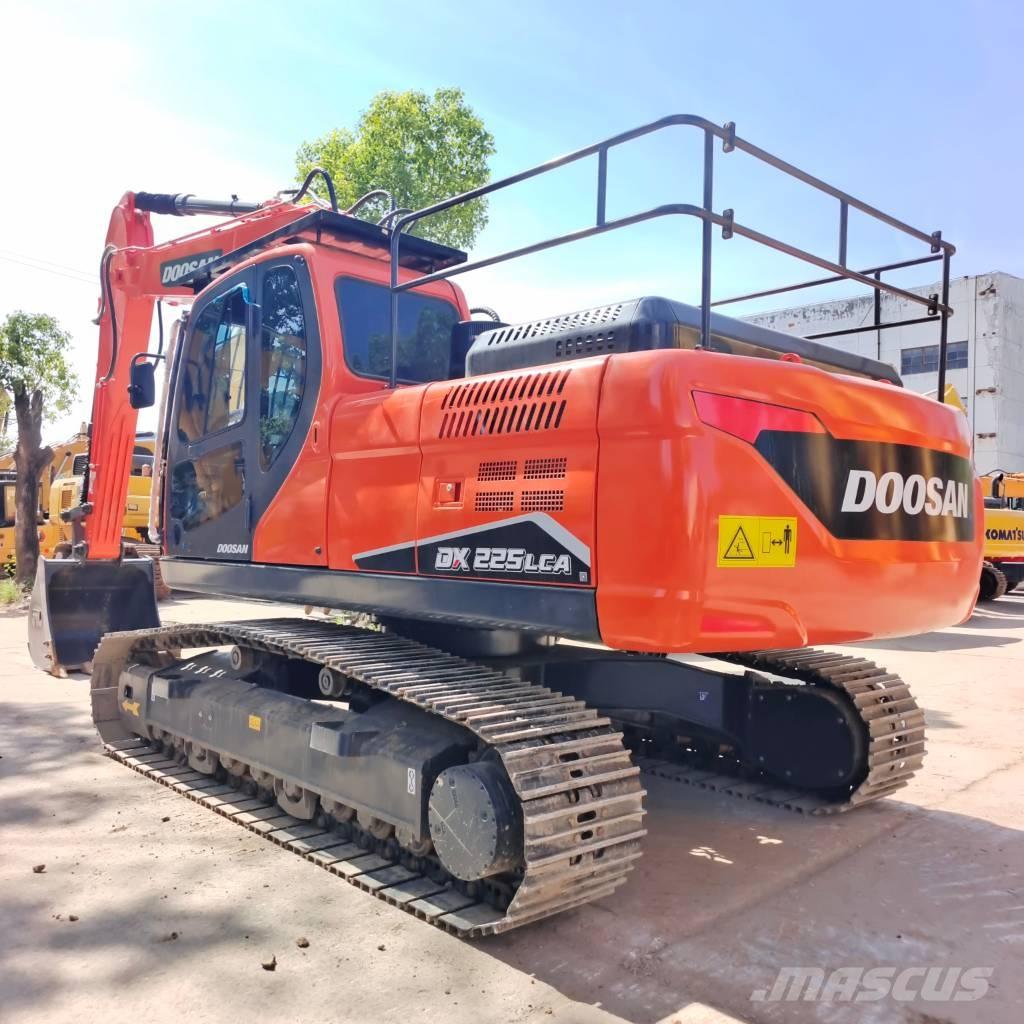 Doosan DX 225 LCA Excavadoras de cadenas