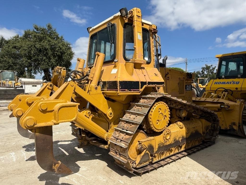 CAT D 5 H Buldozer sobre oruga