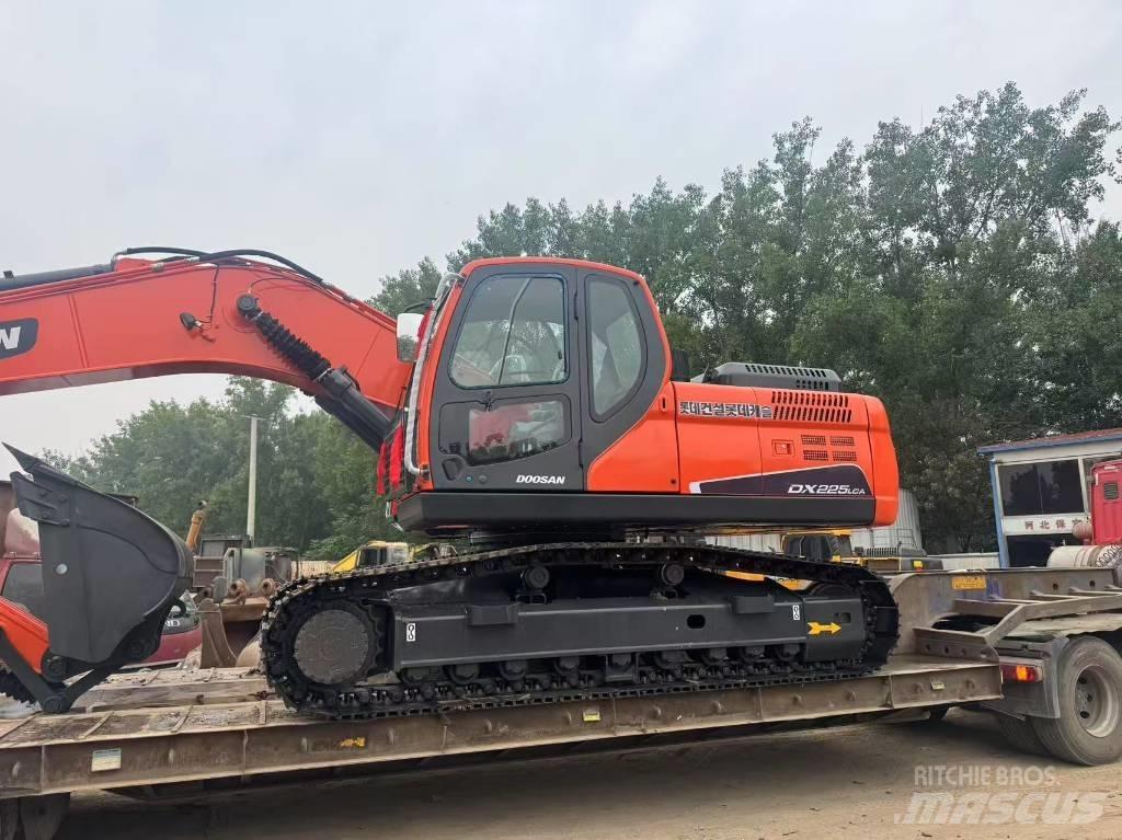 Doosan DX 225 LCA Excavadoras de cadenas