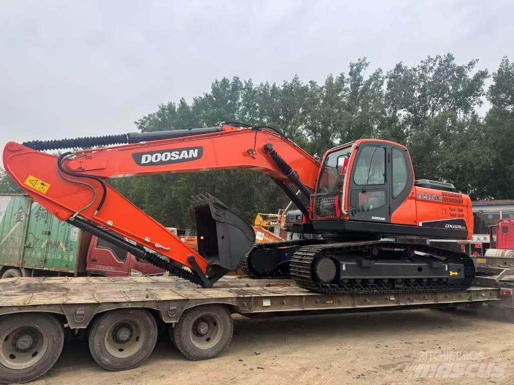 Doosan DX 225 LCA Excavadoras de cadenas