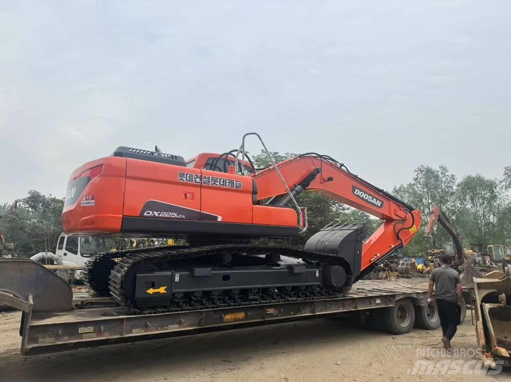 Doosan DX 225 LCA Excavadoras de cadenas