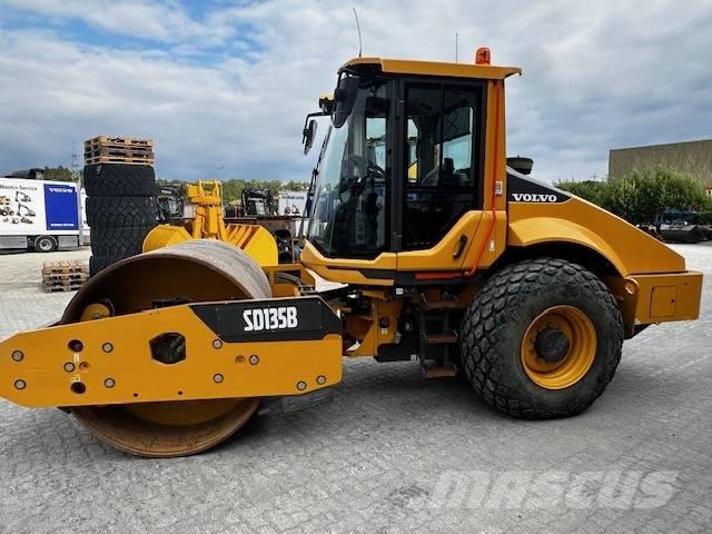 Volvo SD 135 B Rodillos de un solo tambor