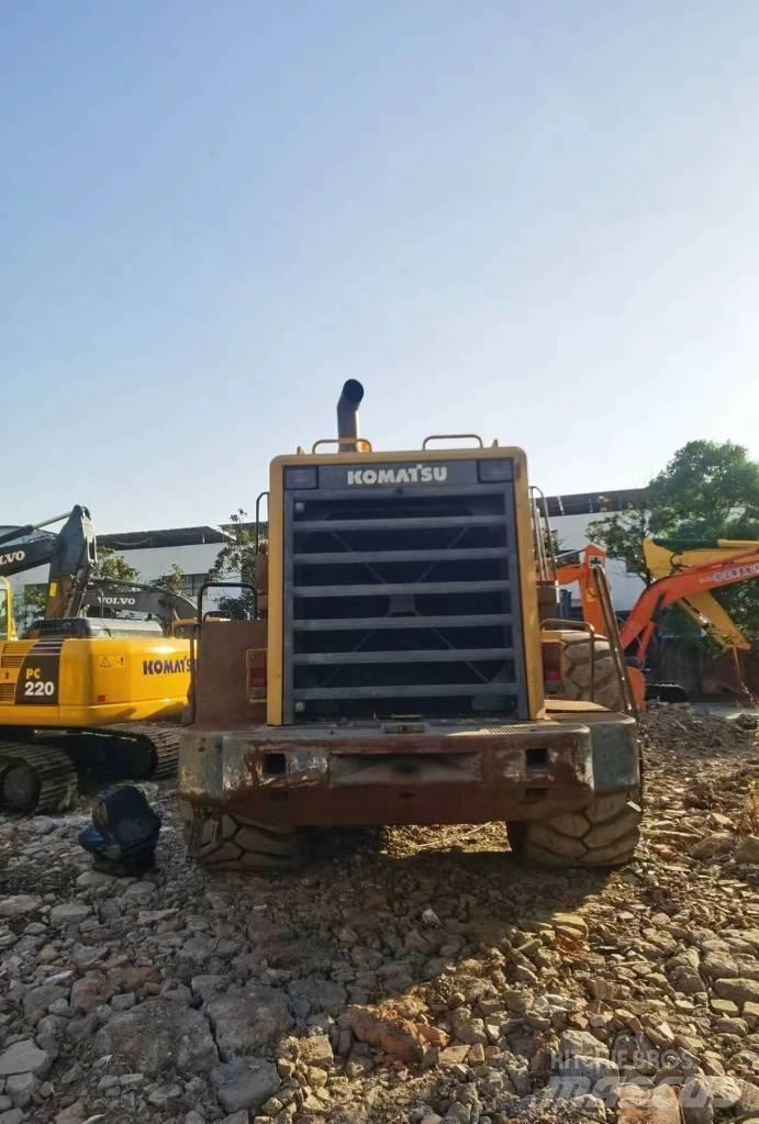 Komatsu WA 600 Cargadoras sobre ruedas