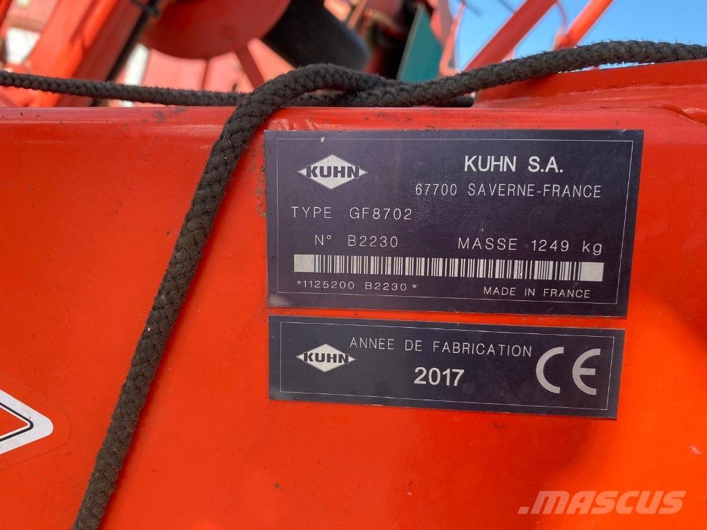 Kuhn GF8702 Rastrillos y henificadores