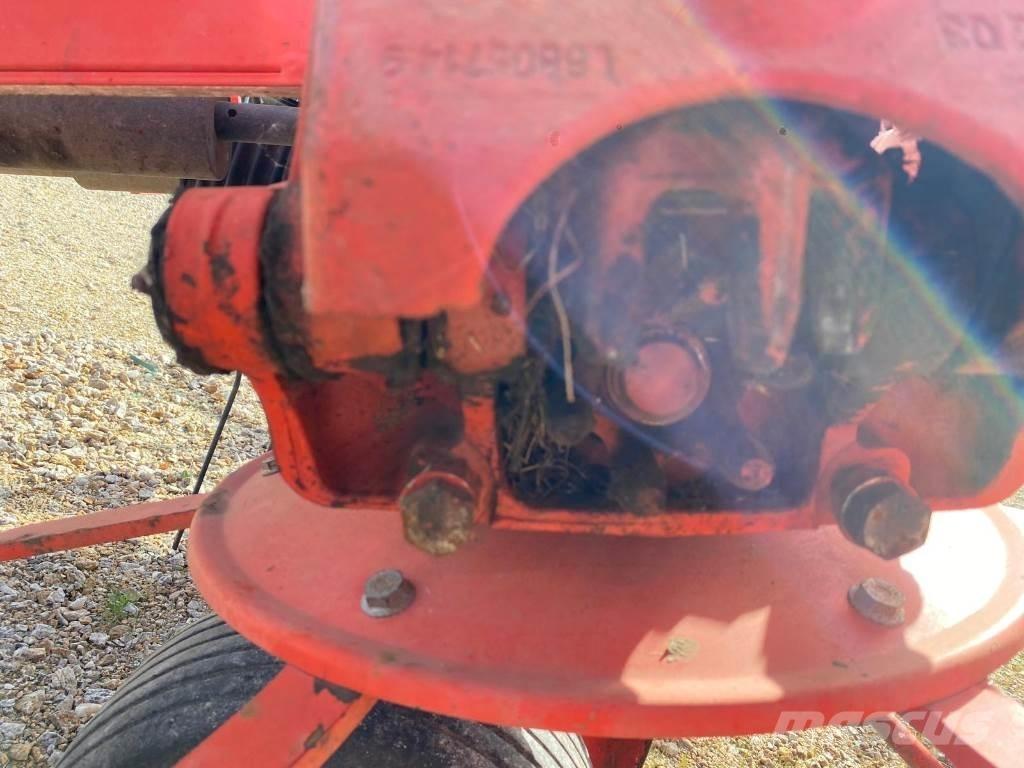 Kuhn GF8702 Rastrillos y henificadores