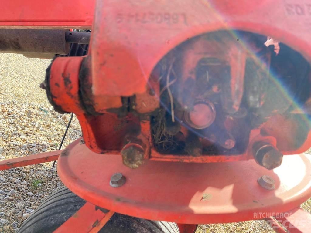Kuhn GF8702 Rastrillos y henificadores