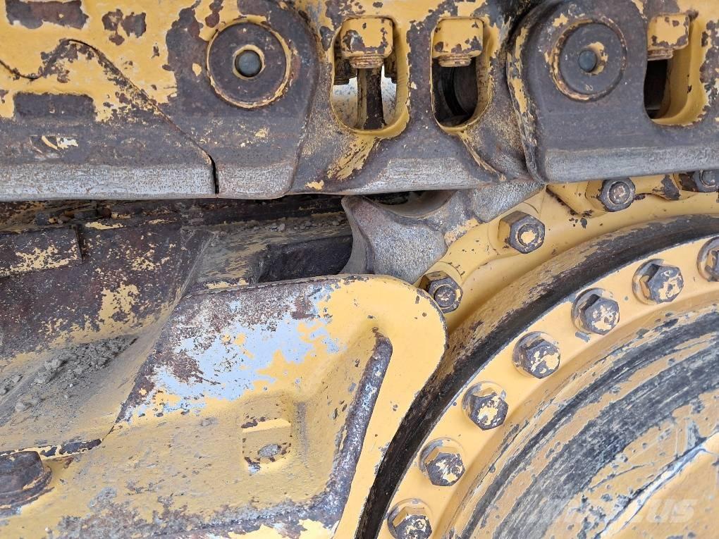 Komatsu D61PXI-24E0 Buldozer sobre oruga
