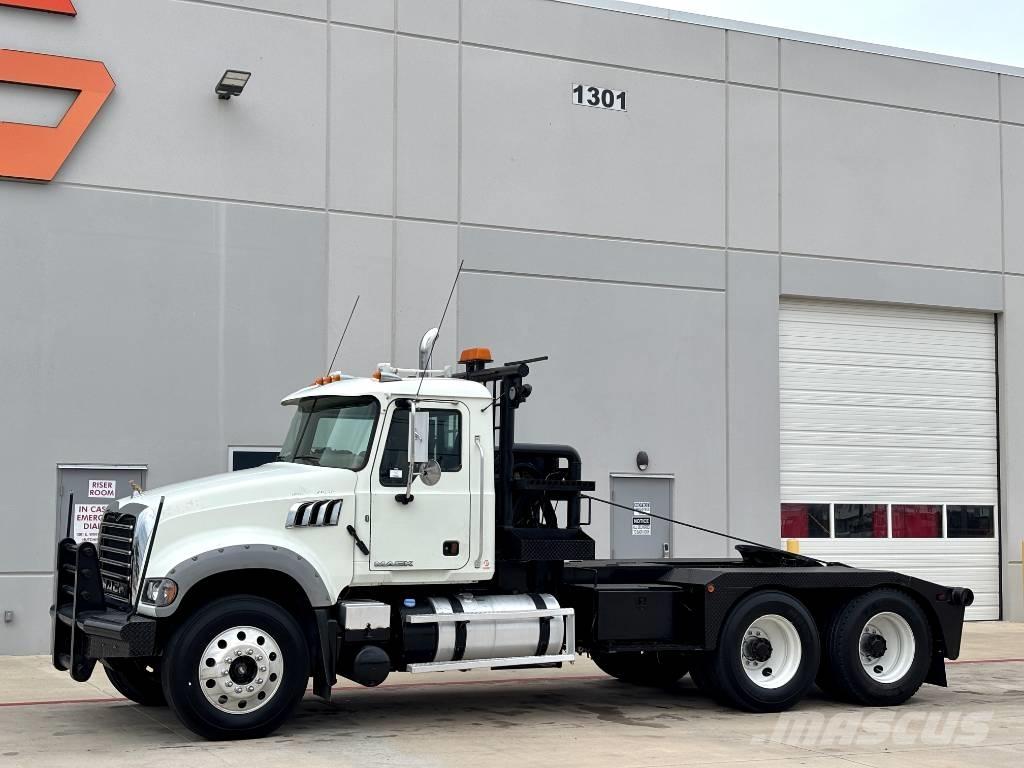 Mack GU713 Grúas de vehículo