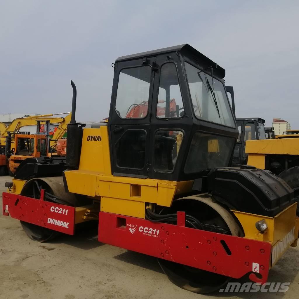 Dynapac CC 211 Rodillos de doble tambor