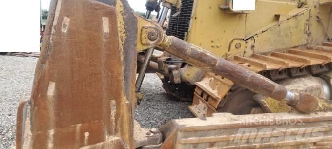 CAT D 9 N Buldozer sobre oruga