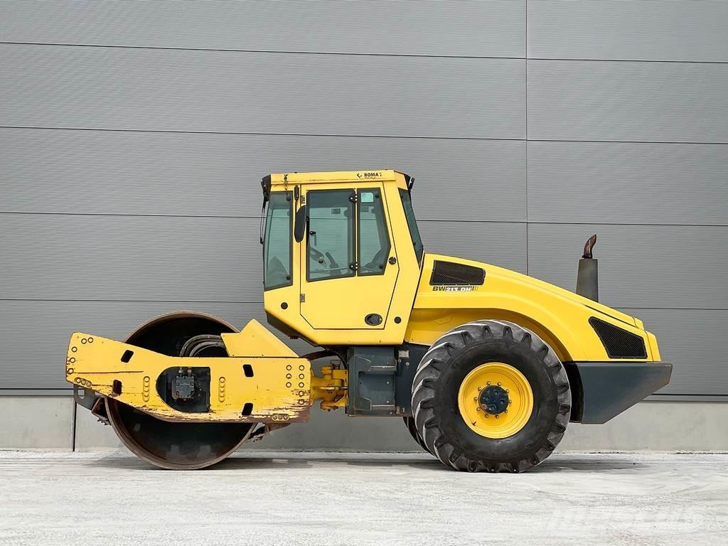 Bomag BW 213 DH-4 Rodillos de un solo tambor