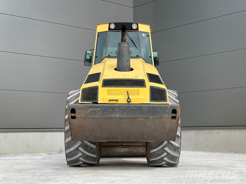 Bomag BW 213 DH-4 Rodillos de un solo tambor