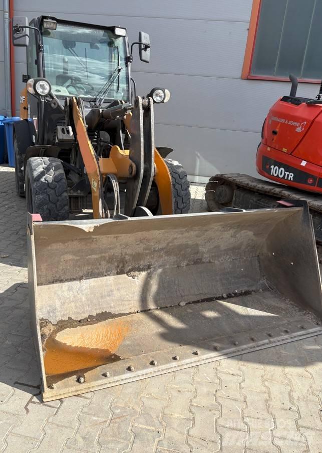 CASE 121F Cargadoras sobre ruedas