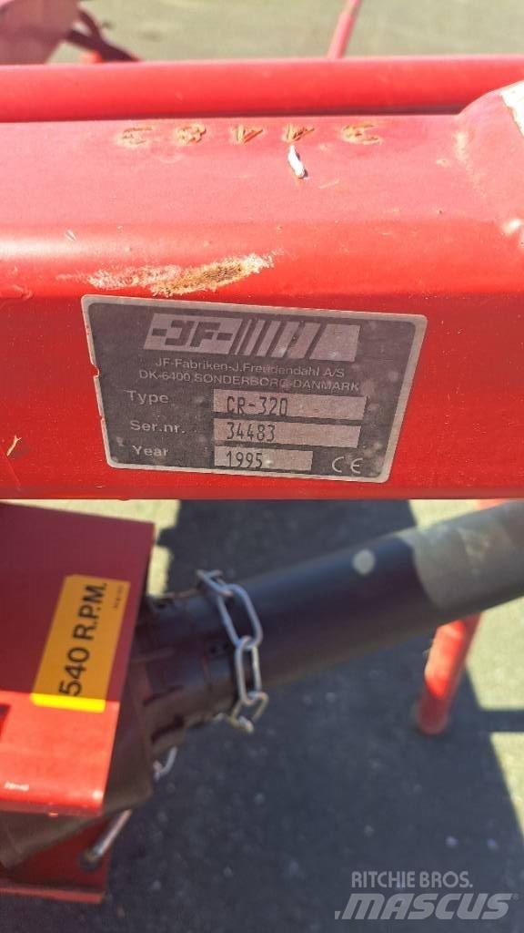 JF CR 320 Rastrillos y henificadores