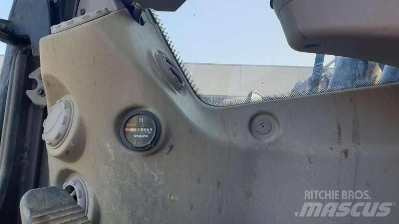Volvo EW 210 C Excavadoras de ruedas