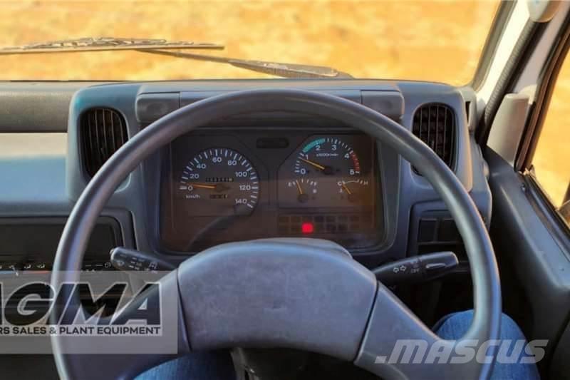 Nissan UD40 Otros camiones