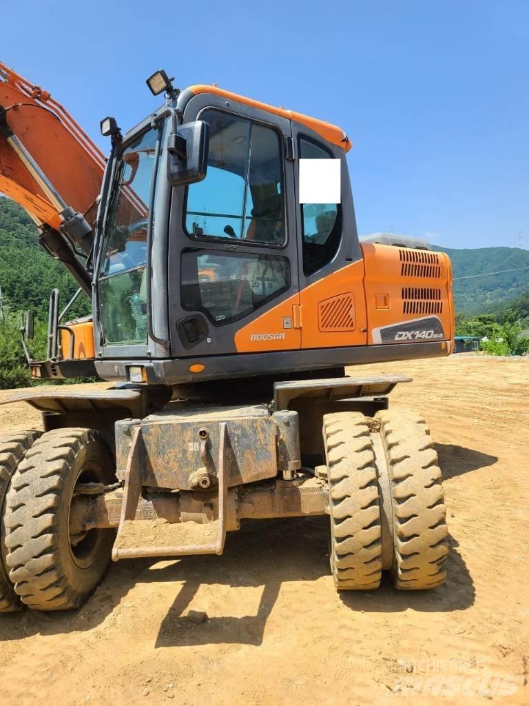 Doosan DX 140 W Excavadoras de ruedas
