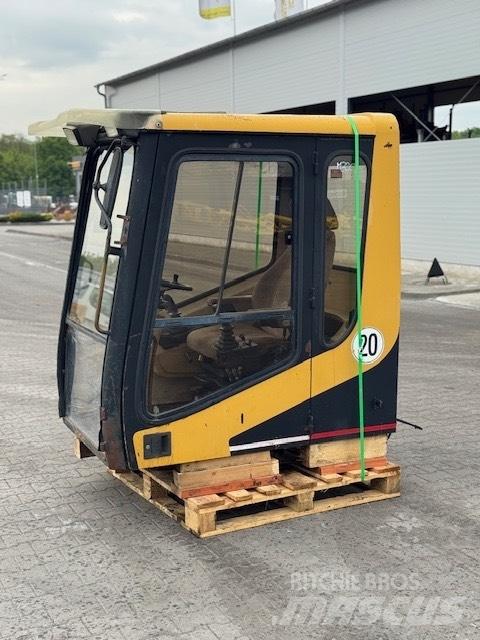 CAT M 320 USED CAB Cabinas e interior