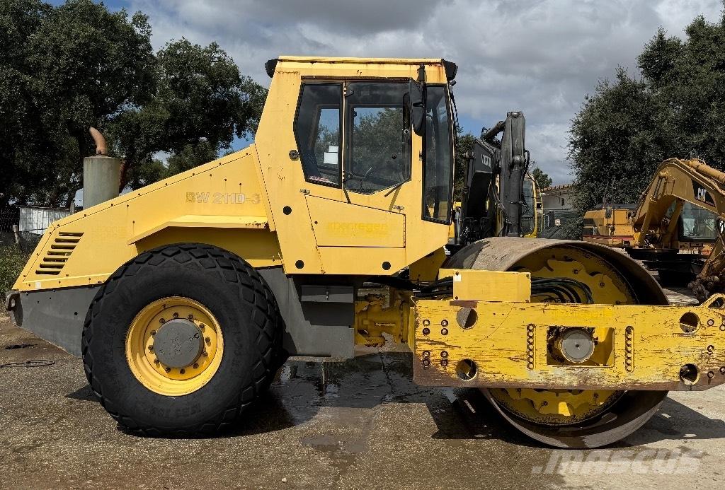 Bomag BW 211 D-3 Rodillos de doble tambor
