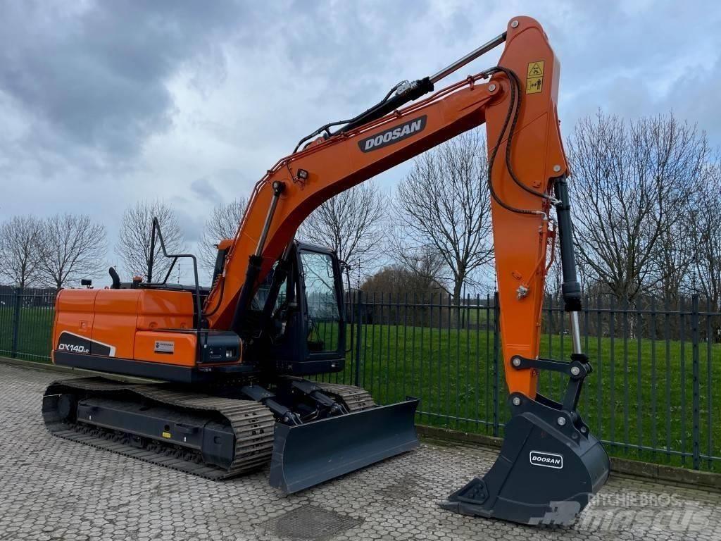 Doosan DX 140 W Excavadoras de ruedas