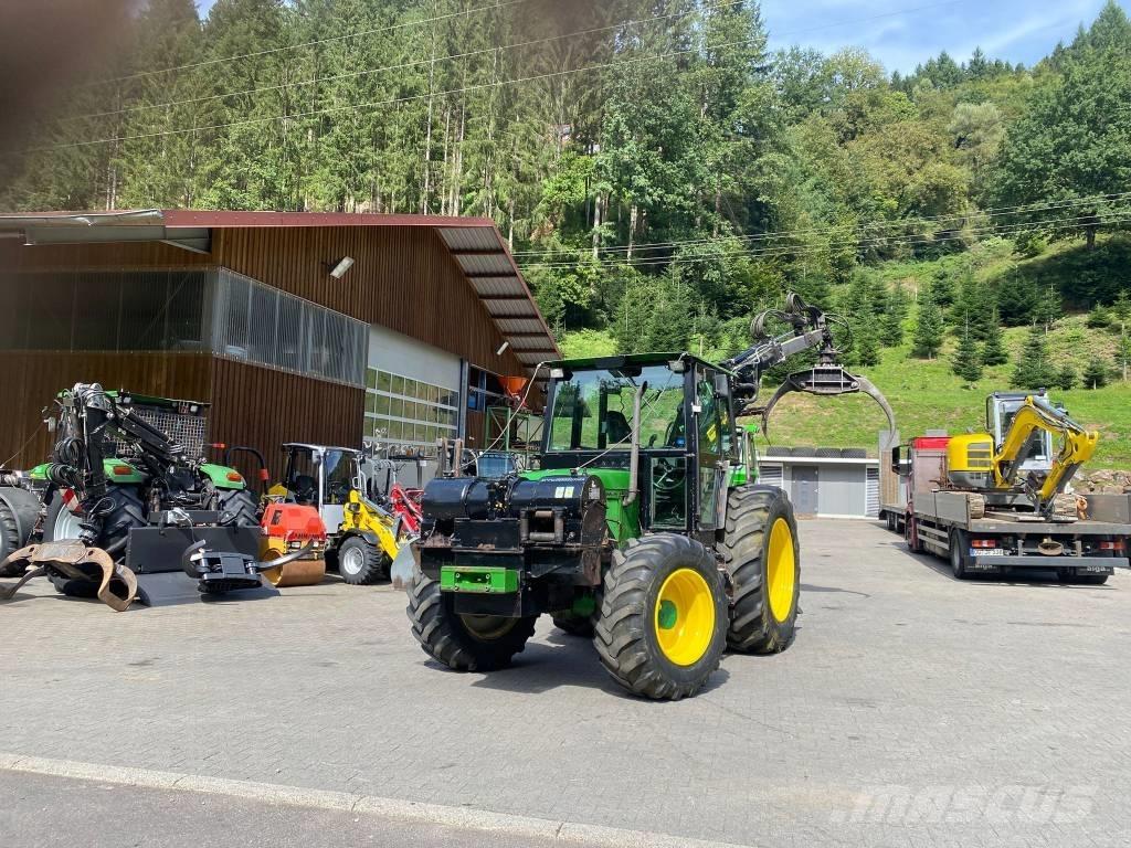 John Deere 6400 Tractor forestal